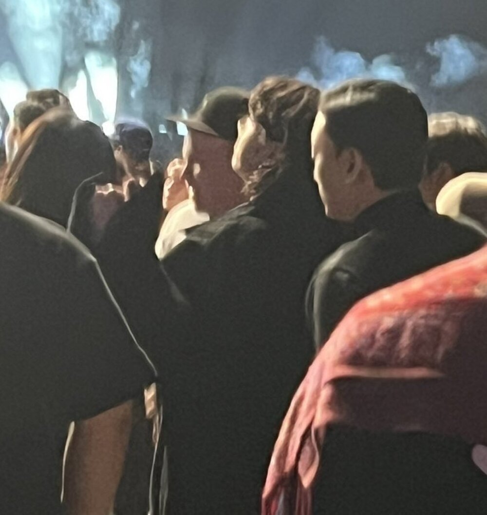 Jungkook BTS - Xuất hiện tại sân khấu Coachella để xem Blackpink trình diễn