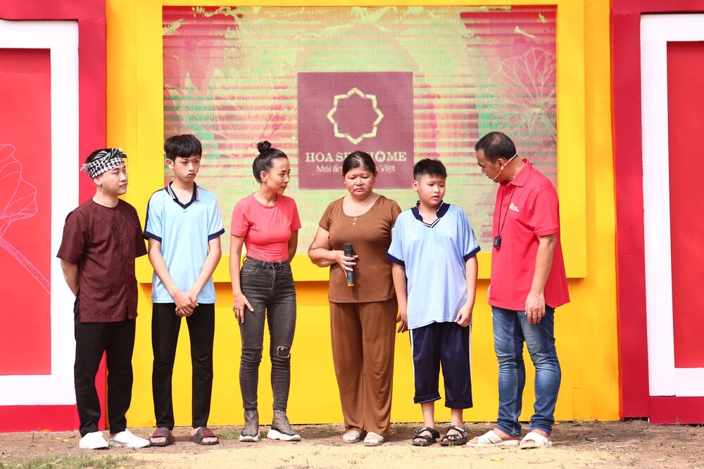 Mái ấm gia đình Việt: MC Quyền Linh xúc động với giọng hát của ca sĩ Thảo Trang