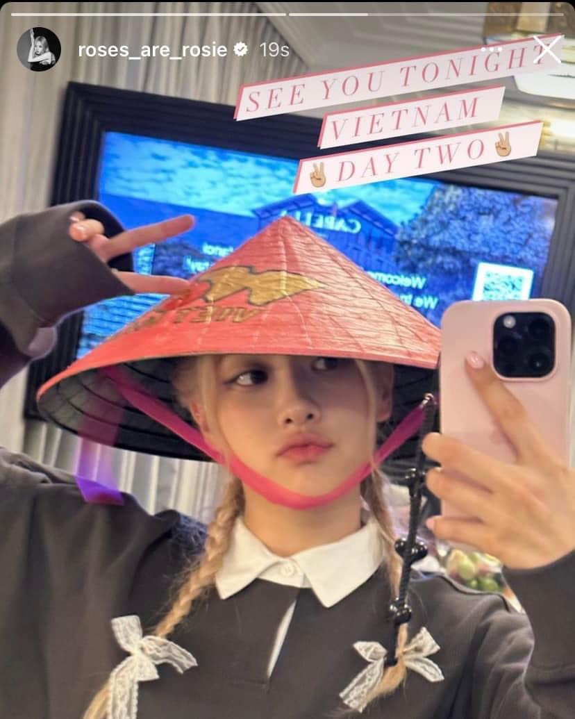 Jennie, Jiso, Rosé đăng story đội Nón lá, Lisa "quất" tiếng Việt hẹn gặp lại fan trong đêm diễn thứ 2 tại Hà Nội