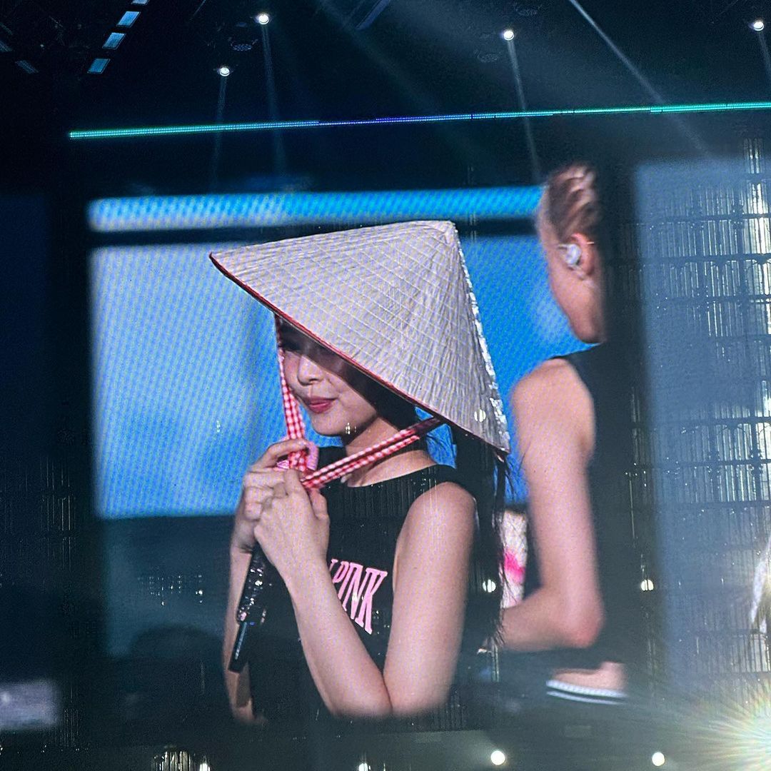 Staff tại concert Born Pink Hà Nội tiết lộ “bí mật” về các cô gái BLACKPINK phía sau hậu đài