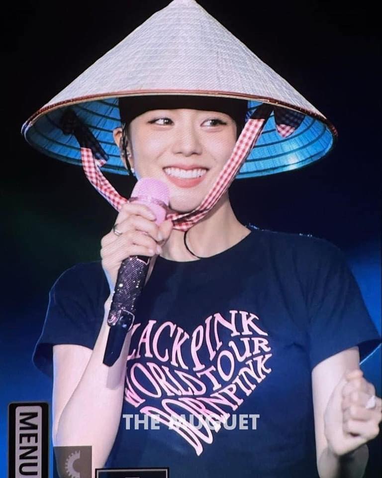 Staff tại concert Born Pink Hà Nội tiết lộ “bí mật” về các cô gái BLACKPINK phía sau hậu đài