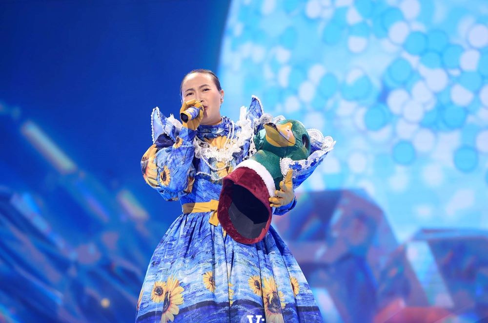 The Masked Singer Vietnam: Trấn Thành, Tóc Tiên, Bích Phương "há hốc" khi Madam Vịt lộ diện