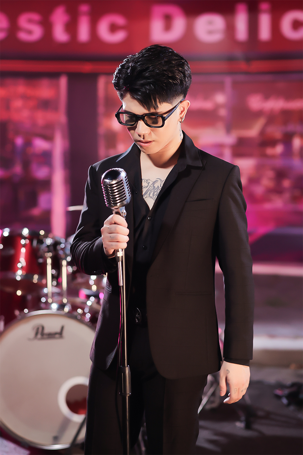 Chàng ca sĩ cover triệu view - Leo Music ra mắt ca khúc "Đừng Yêu Ai Quá Nhiều" gây sốt