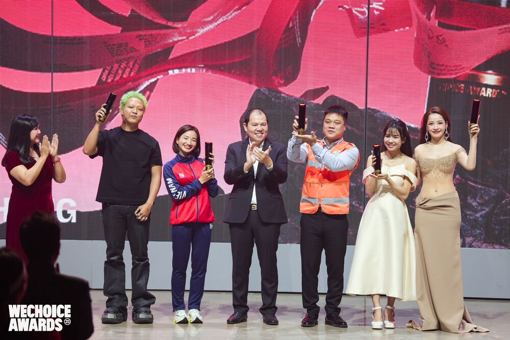 WeChoice Awards 2023: Chi Pu lập "cú đúp", Rapper MCK thắng lớn