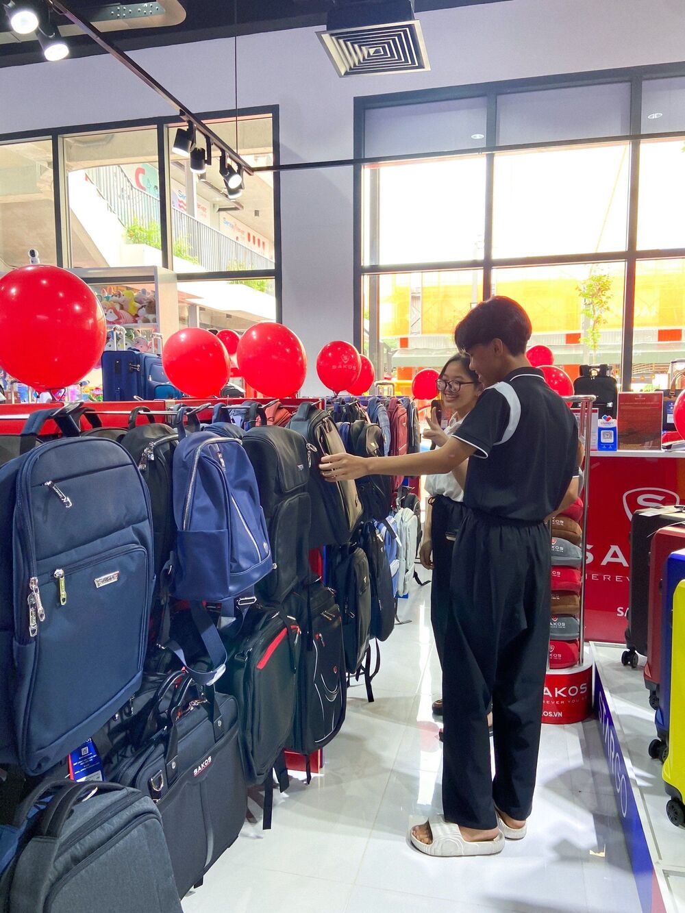 Khai trương SAKOS Shop SenseMarket Cái Bè thu hút đông đảo người dân Tiền Giang