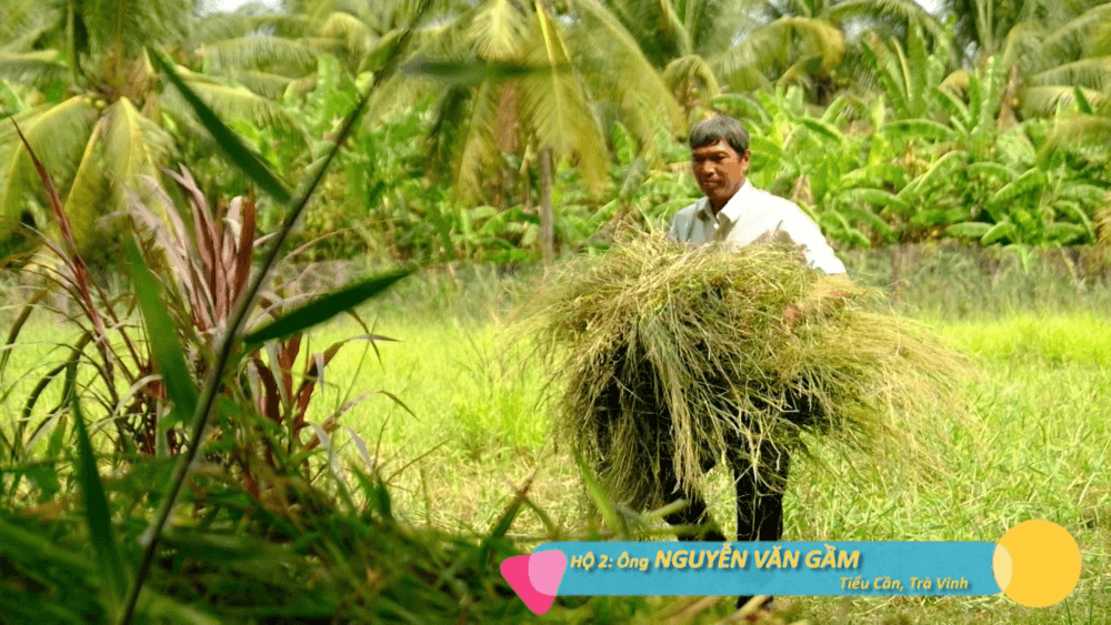 Xót xa hoàn cảnh người cha già cố gắng bươn chải để nuôi con gái ăn học