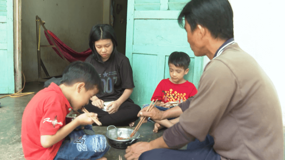 Người đàn ông gà trống nuôi con ước mơ có vốn khởi nghiệp nuôi con ăn học