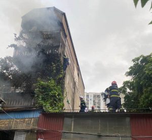 Cháy nhà 3 tầng ở Hà Nội, khói đen bao trùm