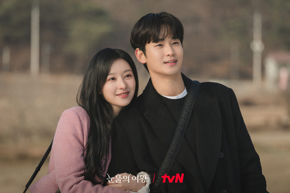 Đôi vợ chồng Kim Soo Hyun - Kim Ji Won tiếp tục lập thành tích khủng dù phim đã dừng chiếu hơn 1 tháng