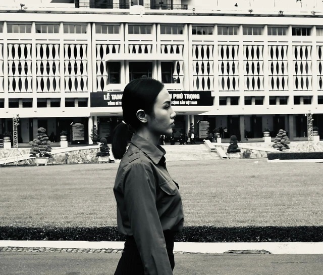H'Hen Niê lặng người, Thùy Tiên bật khóc khi đến viếng Tổng Bí thư Nguyễn Phú Trọng