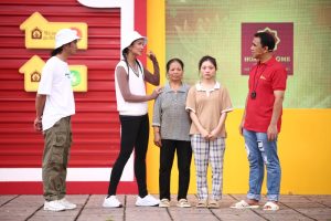 Nghẹn ngào người bà 64 tuổi vừa chăm anh chồng bệnh liệt giường vừa gồng gánh nuôi cháu ngoại mồ côi