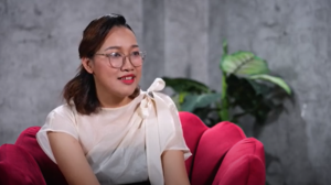 Tô Nhi A lắng nghe chia sẻ của nữ giám đốc bị áp lực vì gia đình giục cưới