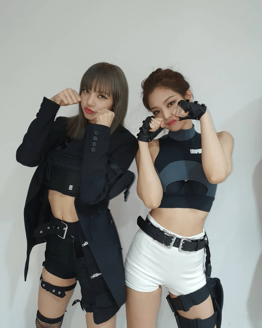 Jennie và Lisa, hai ngôi sao solo sáng giá nhất Kpop sáng rực rỡ tại Coachella 2025 - 1