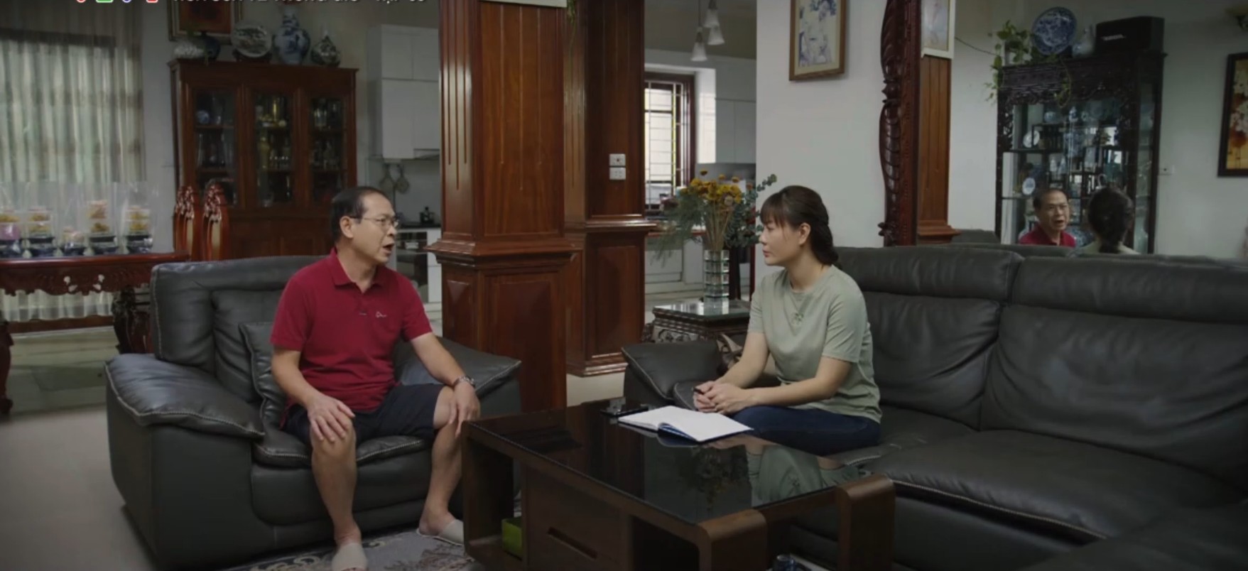 Hoa sữa về trong gió: Đồng nghiệp cũ bị bắt, Khang nhận giấy triệu tập điều tra