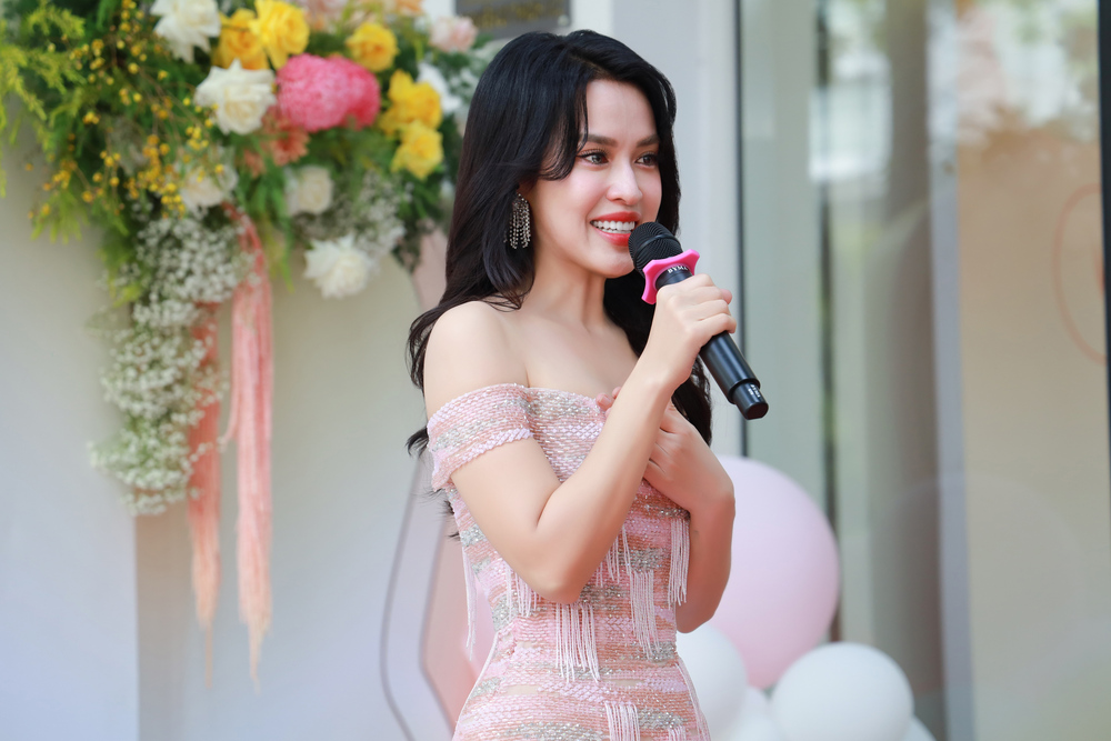 Tú Vi - Văn Anh đón “song hỉ” trong cùng một ngày - 1