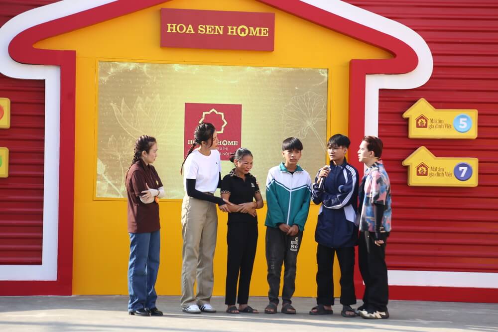 Thanh Thảo, Minh Tú nghẹn ngào trước gia đình mất đi tất cả, trụ cột duy nhất bị vùi lấp dưới trận sạt lở sau bão Yagi