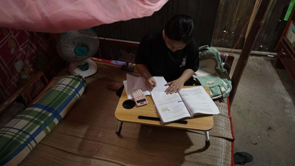 Gia đình Lâm Vỹ Dạ – Hứa Minh Đạt góp sức mang về gần 100 triệu đồng cho các em nhỏ mồ côi