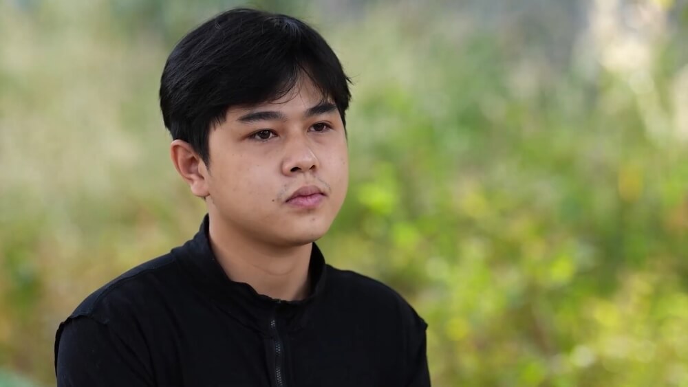 Xúc động trước nghị lực của người anh 23 tuổi gồng gánh nuôi hai em sau khi cha mẹ qua đời