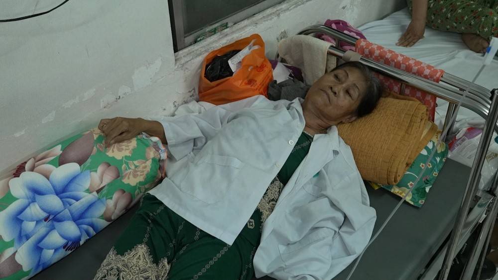 Mái ấm gia đình Việt: Dương Hồng Phúc, Mỹ Lệ và Đạt Long Vinh trích tiền túi tặng trẻ em mồ côi