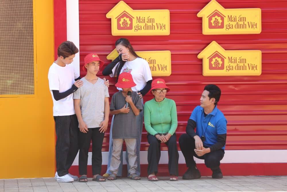 Dương Hồng Phúc tặng hết cát-xê, Kim Duyên và Thành Đạt trích tiền túi tặng các em nhỏ mồ côi