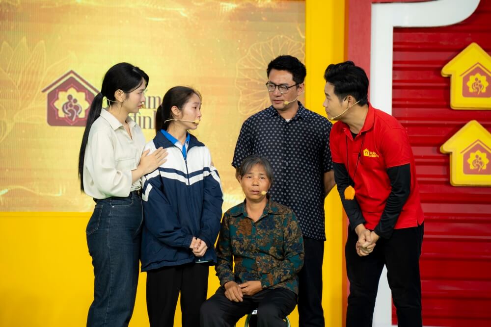 Diễn viên Trương Minh Cường tiết lộ tuổi thơ mồ côi, cùng mẹ gồng gánh gia đình từ sớm