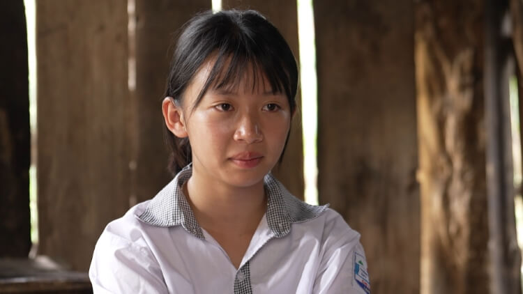 Lê Bống xúc động nhắc về tuổi thơ trong căn tập thể cũ, ngập nước thải đêm 30 Tết