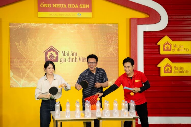 Lê Bống xúc động nhắc về tuổi thơ trong căn tập thể cũ, ngập nước thải đêm 30 Tết