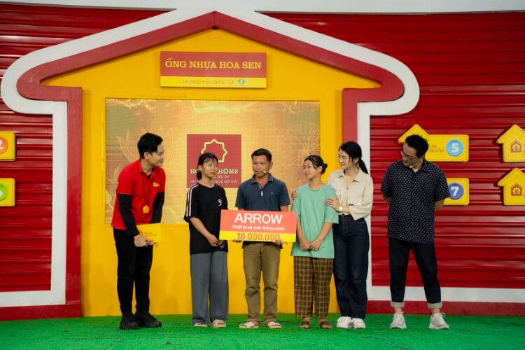 Lê Bống xúc động nhắc về tuổi thơ trong căn tập thể cũ, ngập nước thải đêm 30 Tết