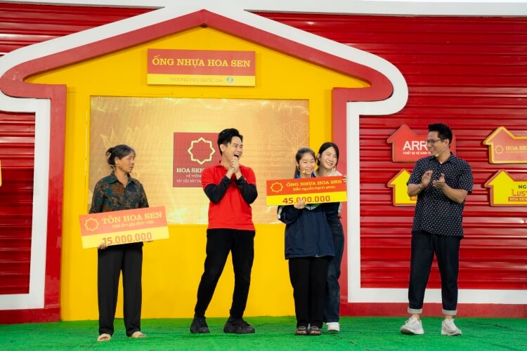 Lê Bống xúc động nhắc về tuổi thơ trong căn tập thể cũ, ngập nước thải đêm 30 Tết