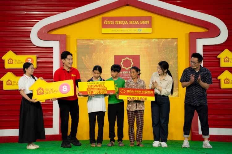 Lê Bống xúc động nhắc về tuổi thơ trong căn tập thể cũ, ngập nước thải đêm 30 Tết