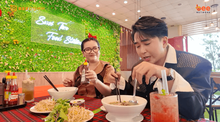 Chen Ru Lu cùng Thành Nhí thích thú khi thưởng thức ẩm thực tại KDL Suối Tiên