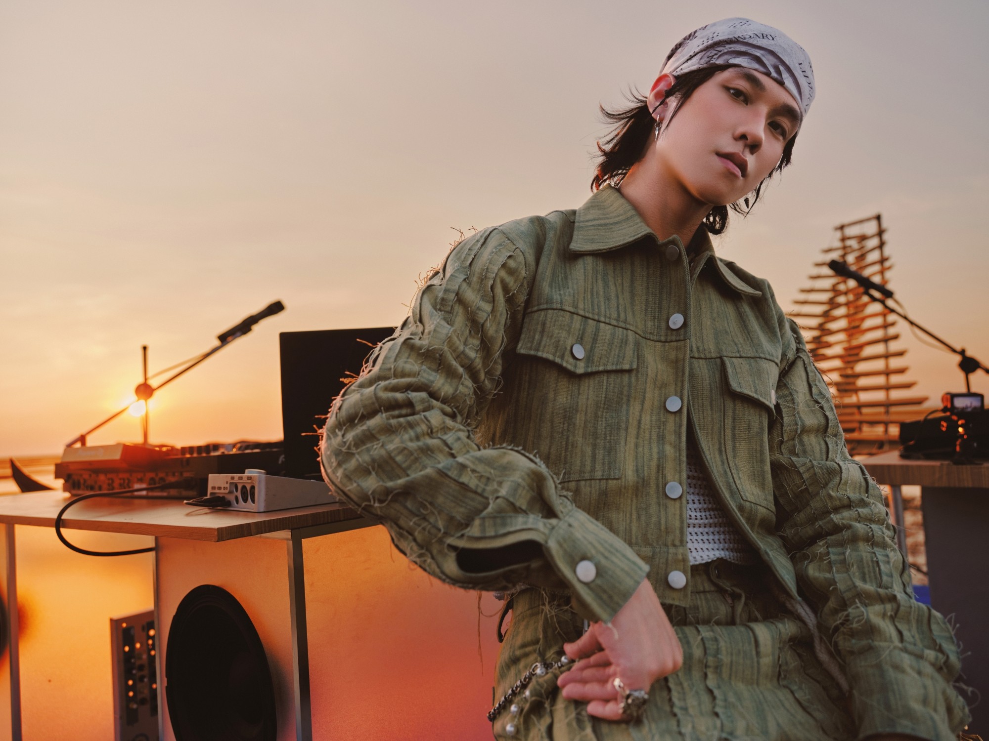 Chuyên gia Pitchfork dành lời khen cho album của 2pillz: “Tuyên ngôn âm nhạc mạnh mẽ nhất của Vpop năm nay”