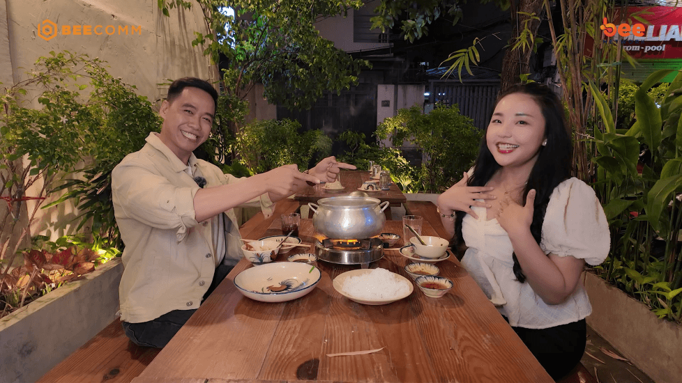 Hỷ Khí Dương Dương và Bỏng Ngô Mario thưởng thức tiệc đồ nướng tại Quán ăn hạnh phúc