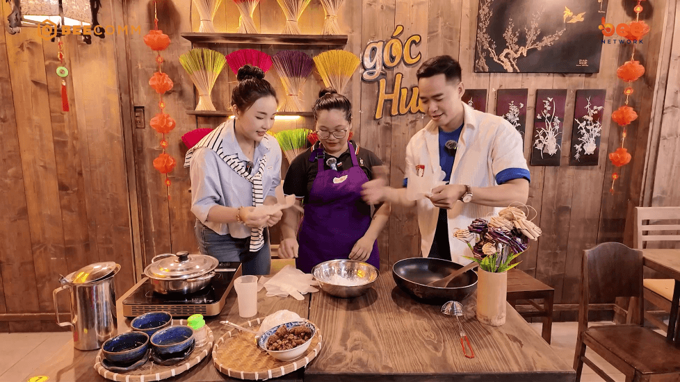 Hỷ Khí Dương Dương và Bỏng Ngô Mario thưởng thức món ngon chuẩn vị Huế