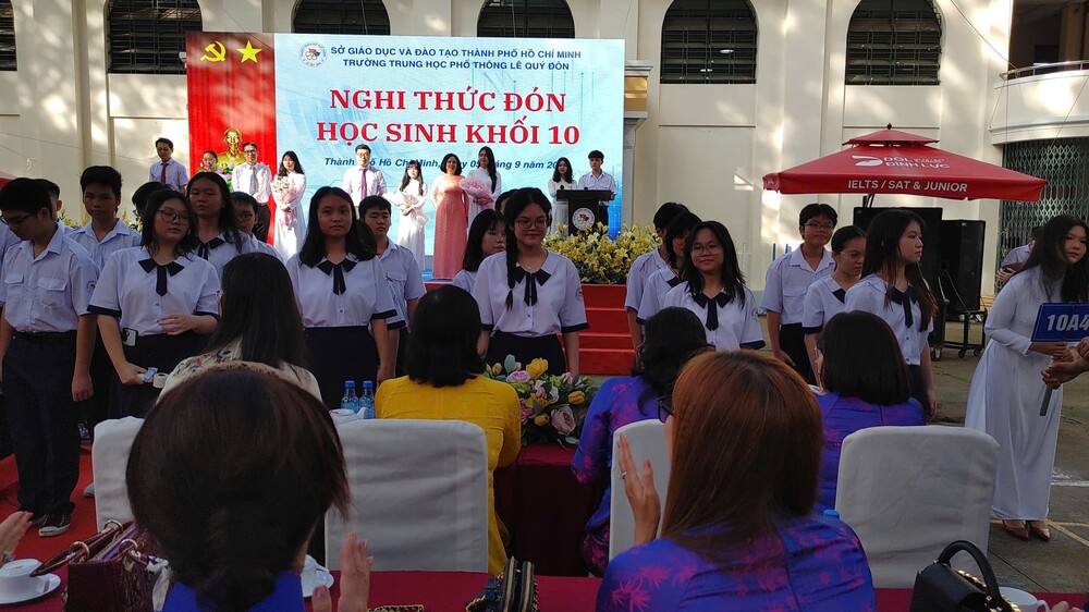 Lần đầu tiên tất cả các trường cùng lúc hát Quốc ca khai giảng năm học mới