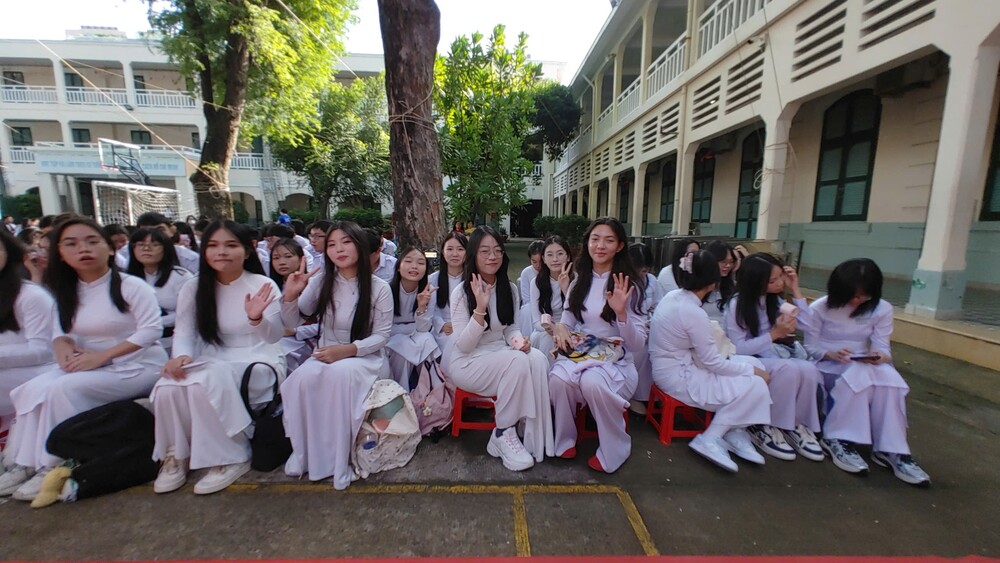 Lần đầu tiên tất cả các trường cùng lúc hát Quốc ca khai giảng năm học mới