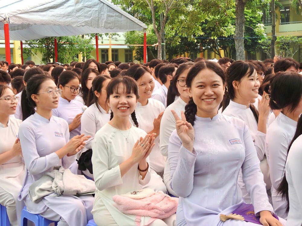 Lần đầu tiên tất cả các trường cùng lúc hát Quốc ca khai giảng năm học mới