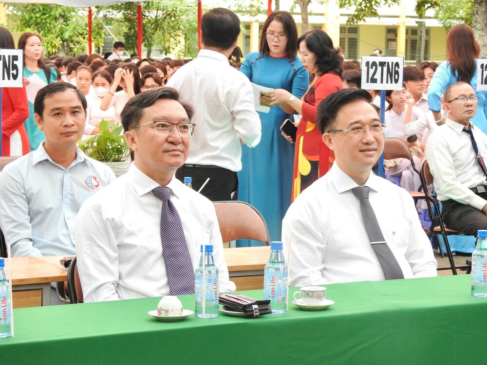 Lần đầu tiên tất cả các trường cùng lúc hát Quốc ca khai giảng năm học mới