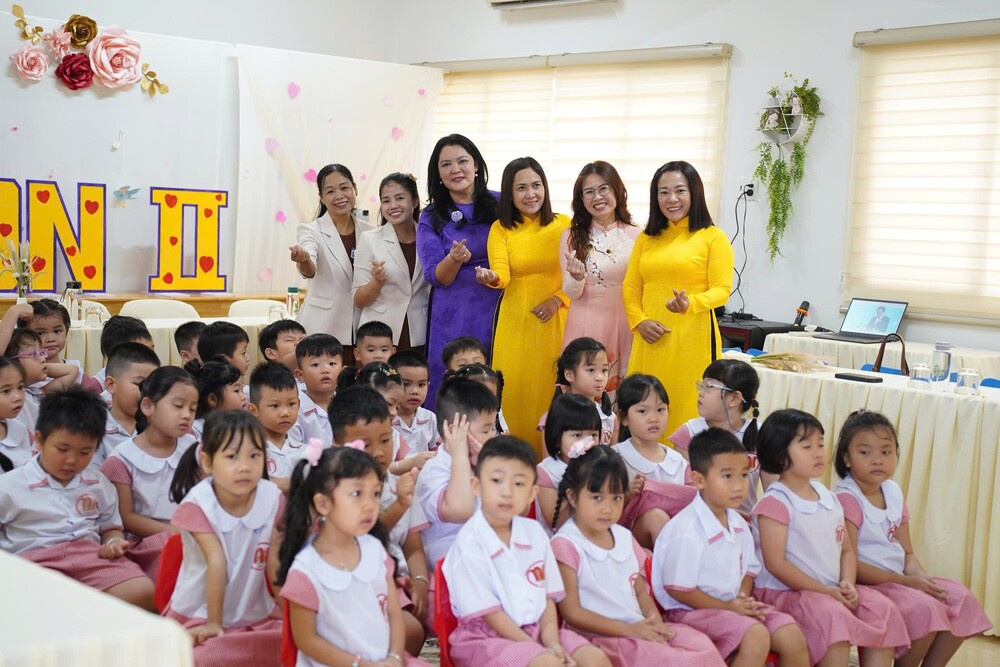 Lần đầu tiên tất cả các trường cùng lúc hát Quốc ca khai giảng năm học mới