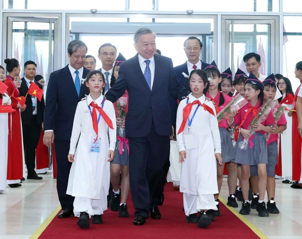 Lần đầu tiên tất cả các trường cùng lúc hát Quốc ca khai giảng năm học mới