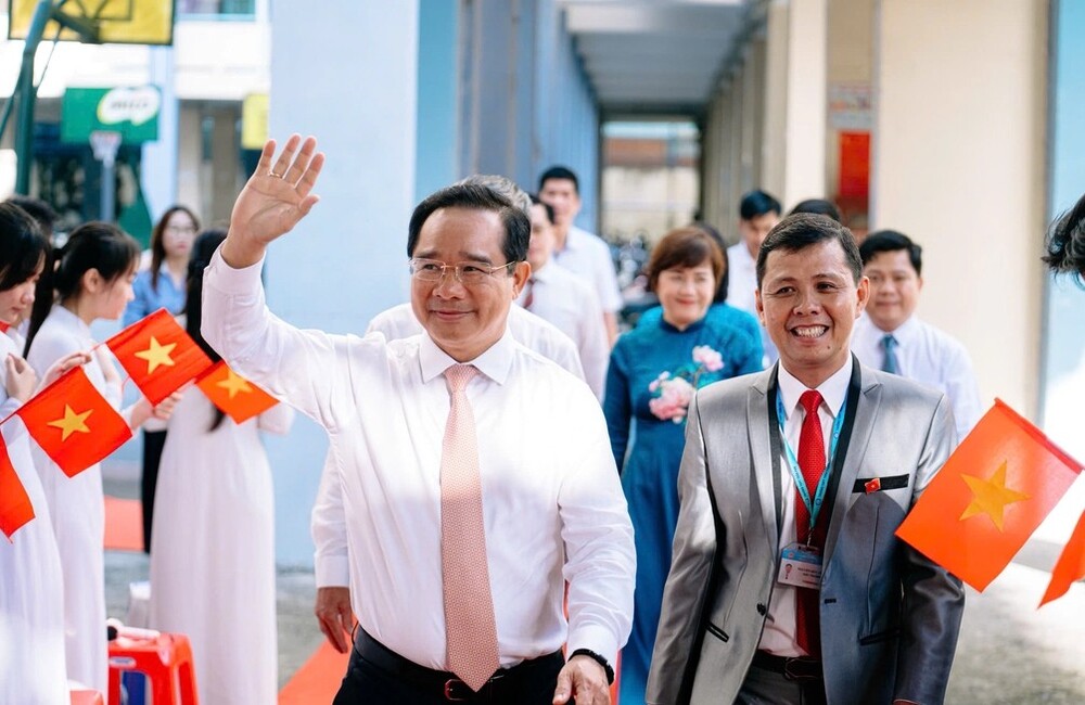 Lần đầu tiên tất cả các trường cùng lúc hát Quốc ca khai giảng năm học mới