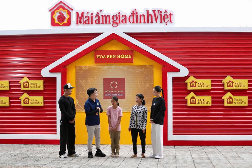 “Mái ấm gia đình Việt” ghi hình tại An Giang: Quách Tuấn Du nhớ tuổi thơ bán bánh, Phương Trinh Jolie khóc nức nở vì đồng cảm