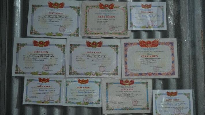 Phương Trinh Jolie bật khóc khi thấy hình ảnh tuổi thơ mình trong cô bé mồ côi ở “Mái ấm gia đình Việt”