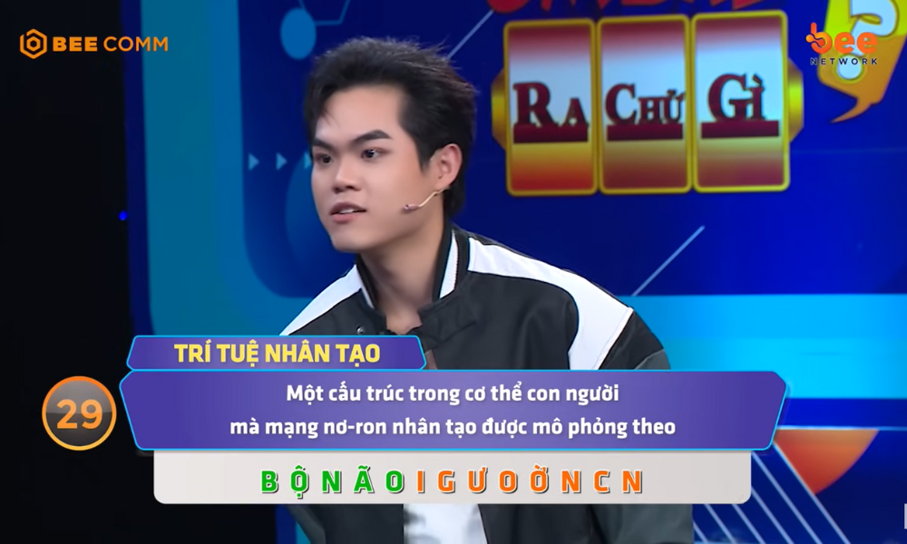 Sao nhí “Tôi thấy hoa vàng trên cỏ xanh” tái xuất tại “Úm Ba La Ra Chữ Gì?” với nhiều thay đổi