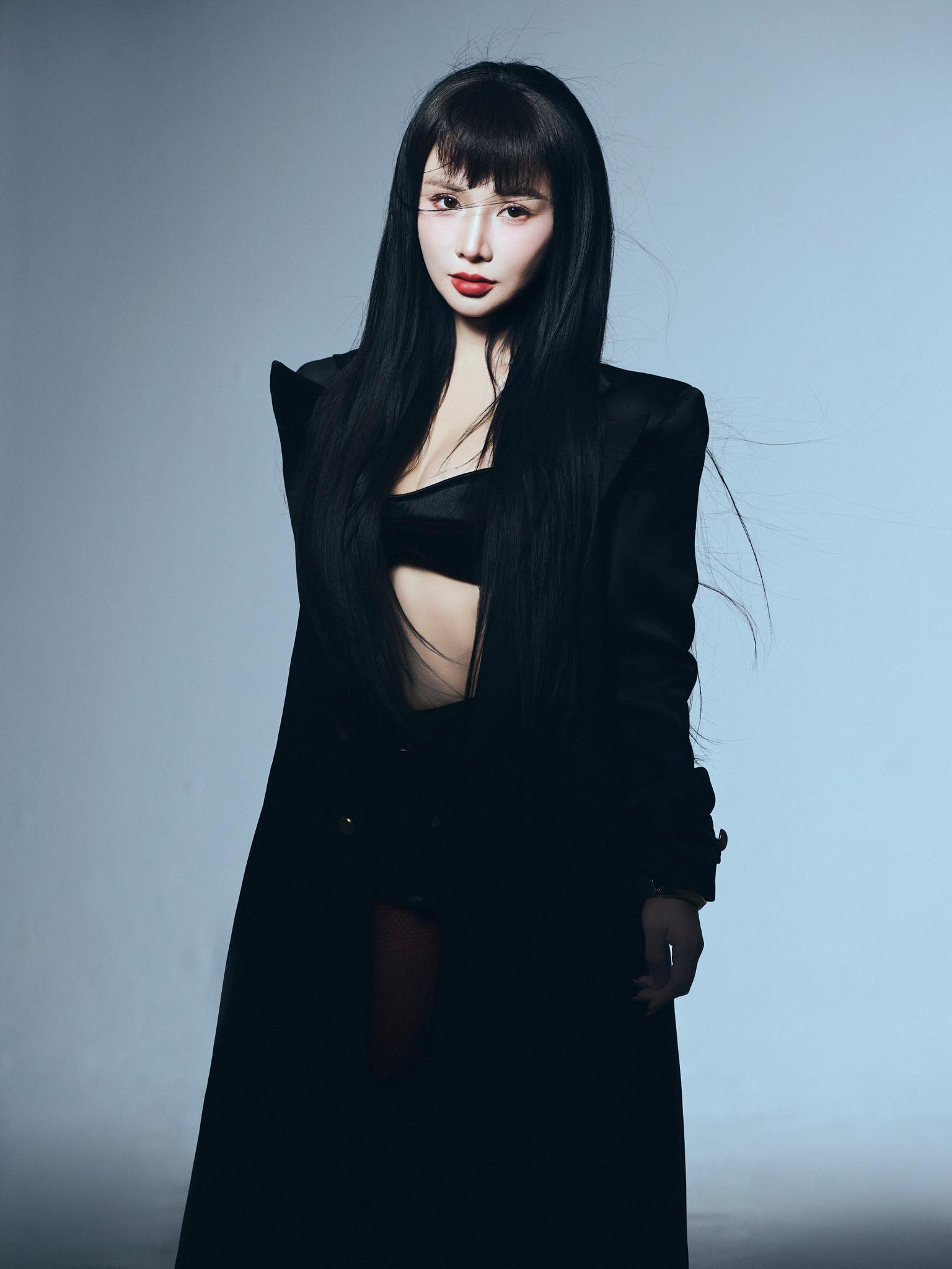 Châu Dương lên tiếng trước nhận xét tạo hình giống Hiền Hồ và Juky San trong MV “Thế Giới Chia Đôi”