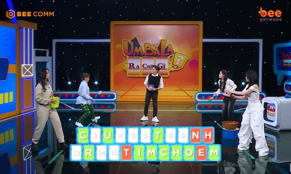 Nam MC ba thứ tiếng bứt phá đánh bại đội của Bảo Yến Rosie tại “Úm Ba La Ra Chữ Gì?” 