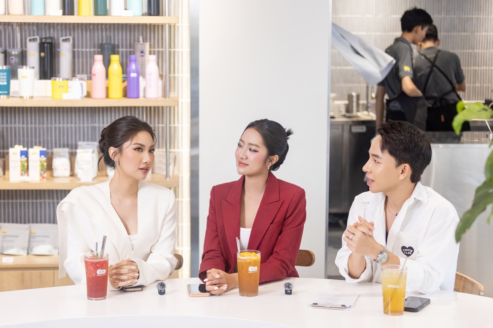 Hoa hậu Trúc Linh xúc động vì đã lâu không được ăn bữa cơm gia đình và hành động tinh tế của Hoa hậu Phương Linh
