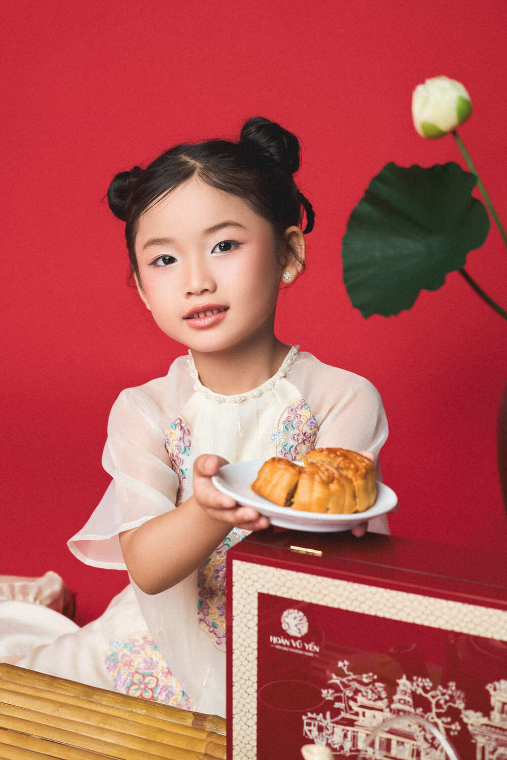 Mẫu nhí Lê Ngọc Như Ý gây ấn tượng với bộ ảnh Trung thu trong trẻo