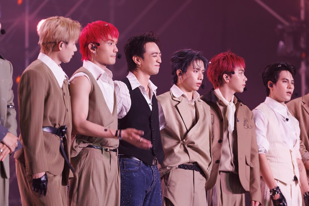 Sinh nhật đáng nhớ của SOOBIN: Lần đầu được “11 con trai” tổ chức bất ngờ