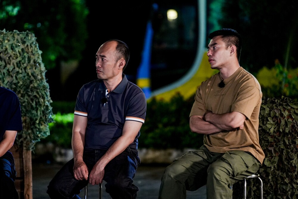 Chiến sĩ quả cảm: Tăng Duy Tân, Hưng Nguyễn nhập viện